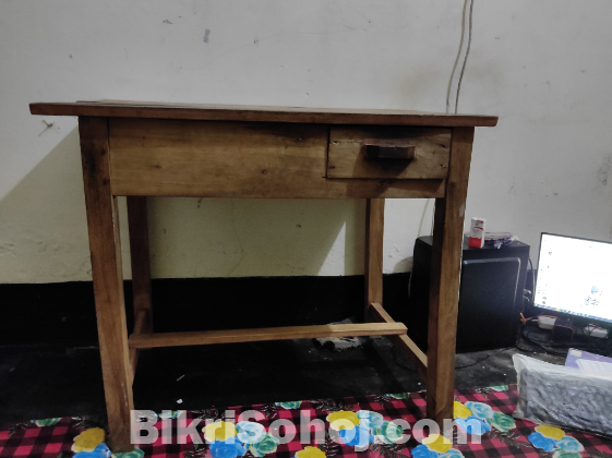 পড়ার টেবিল। 01983859506
